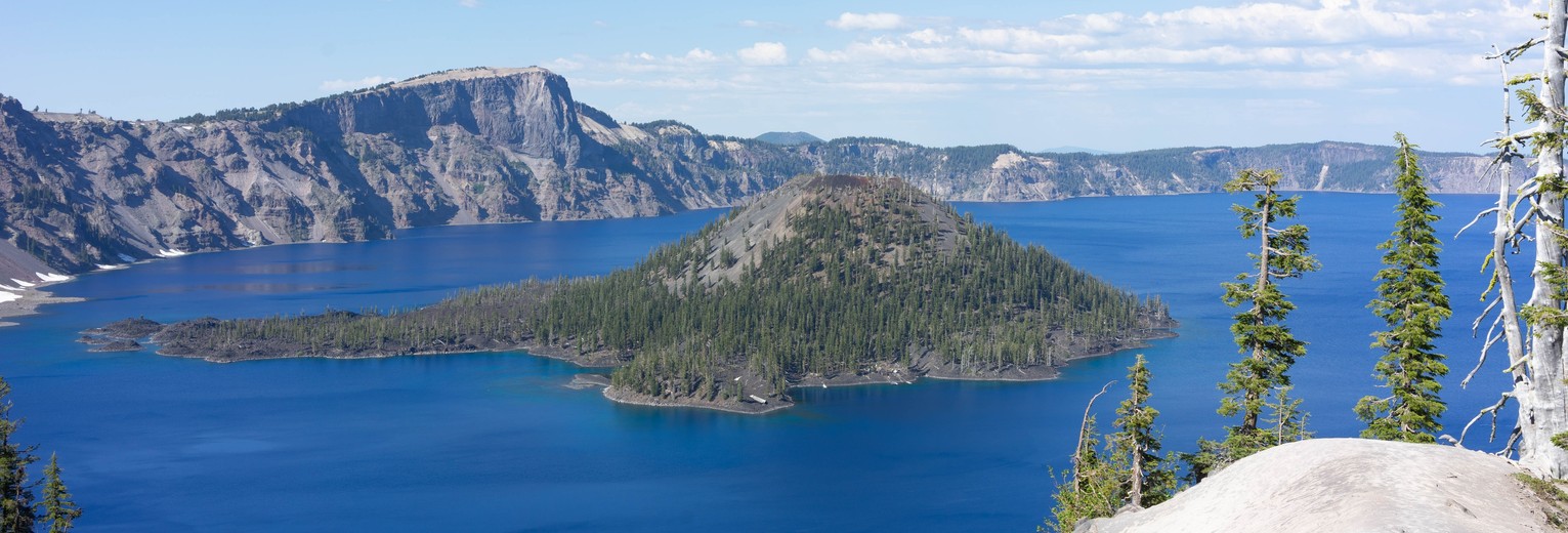 Helderblauw Crater Lake, Oregon, VS