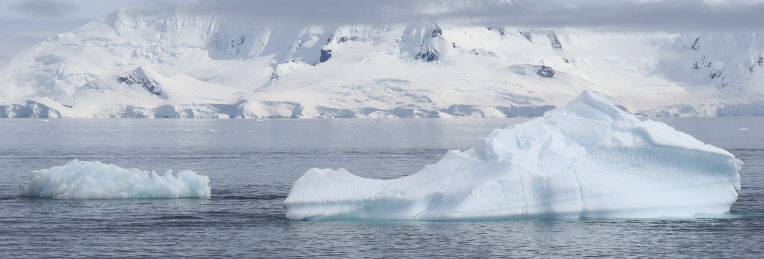 Imposant-poollandschap-vanaf-dek-cruise-Antarctica
