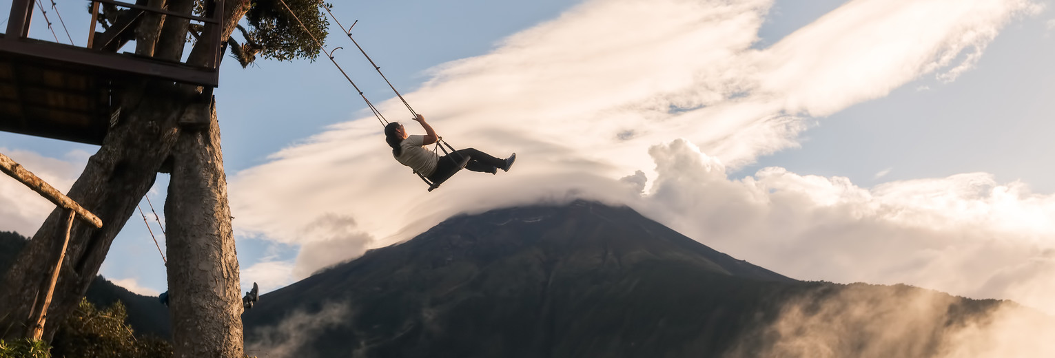 Schommelen op het randje van de afgrond bij Baños