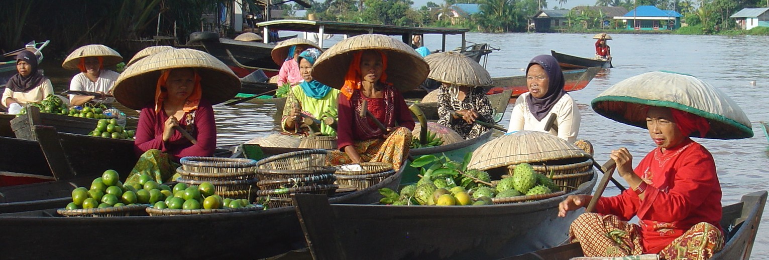 Indonesie-Kalimantan-Banjarmasin-drijvende-markt1(13)