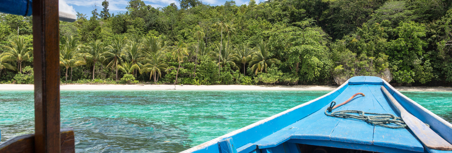 Met een bootje naar de idyllische Togian eilanden, Sulawesi, Indonesië