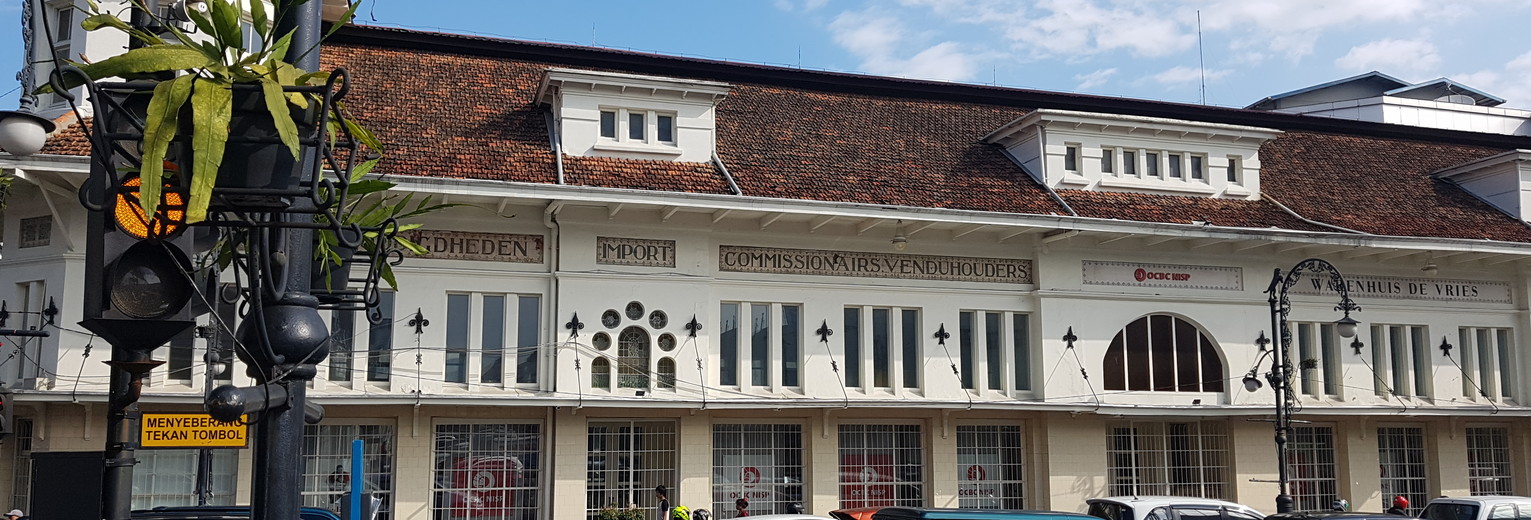 Java-Bandung-Koloniaal-Gebouw