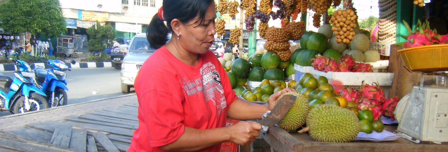 Kalimantan-Balikpapan-fruitmarkt2_2_222653