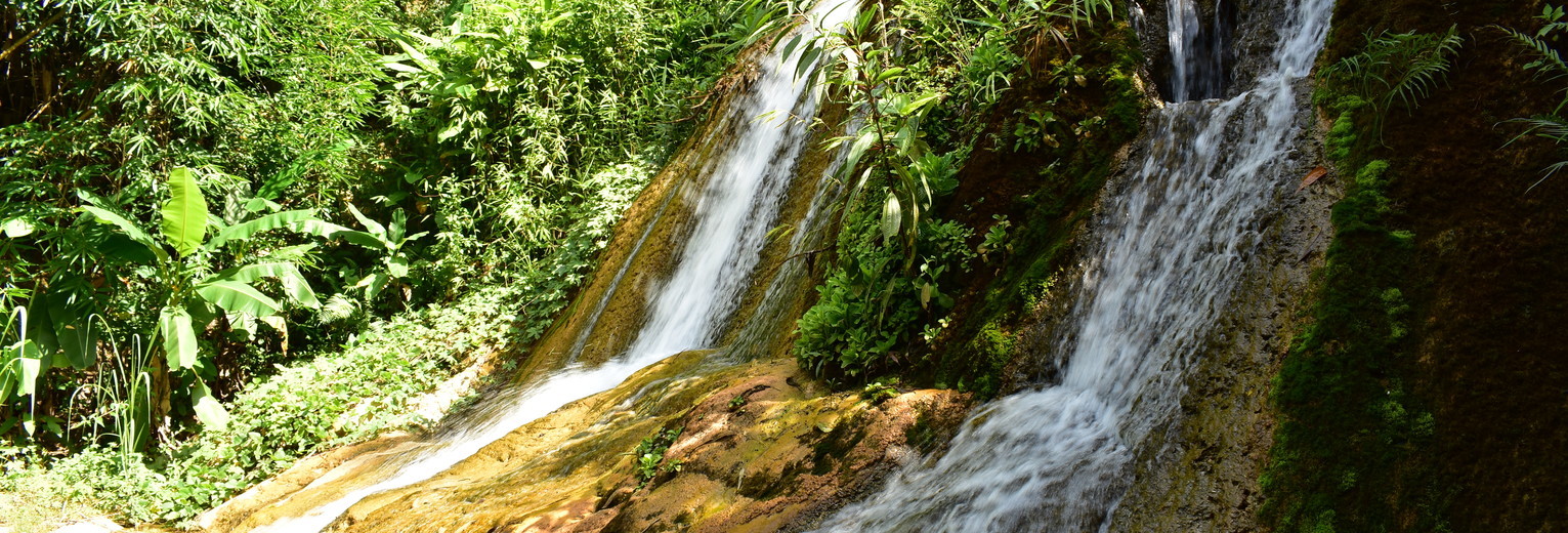 De eerste watervallen tijdens de trekking, Nong Khiow - Laos