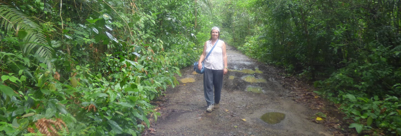 Collega Irene in het regenwoud van Soberania, Panama
