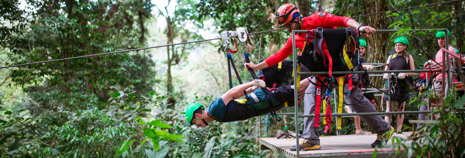 Canopy tour met uitzicht op de Arenal vulkaan