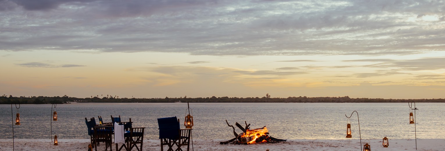 zonsondergang bij Lazy Lagoon, Tanzania