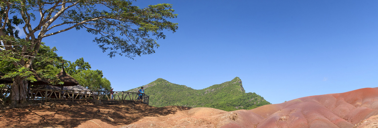 Het natuurfenomeen 'Seven Colour Earth' in de omgeving van Chamarel, Mauritius