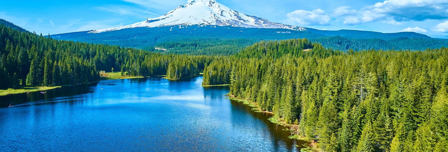 De besneeuwde piek van Mount Hood, Oregon, Amerika