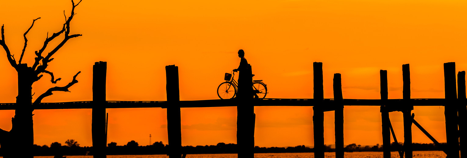 De bekende U Bein Bridge bij Amarapura