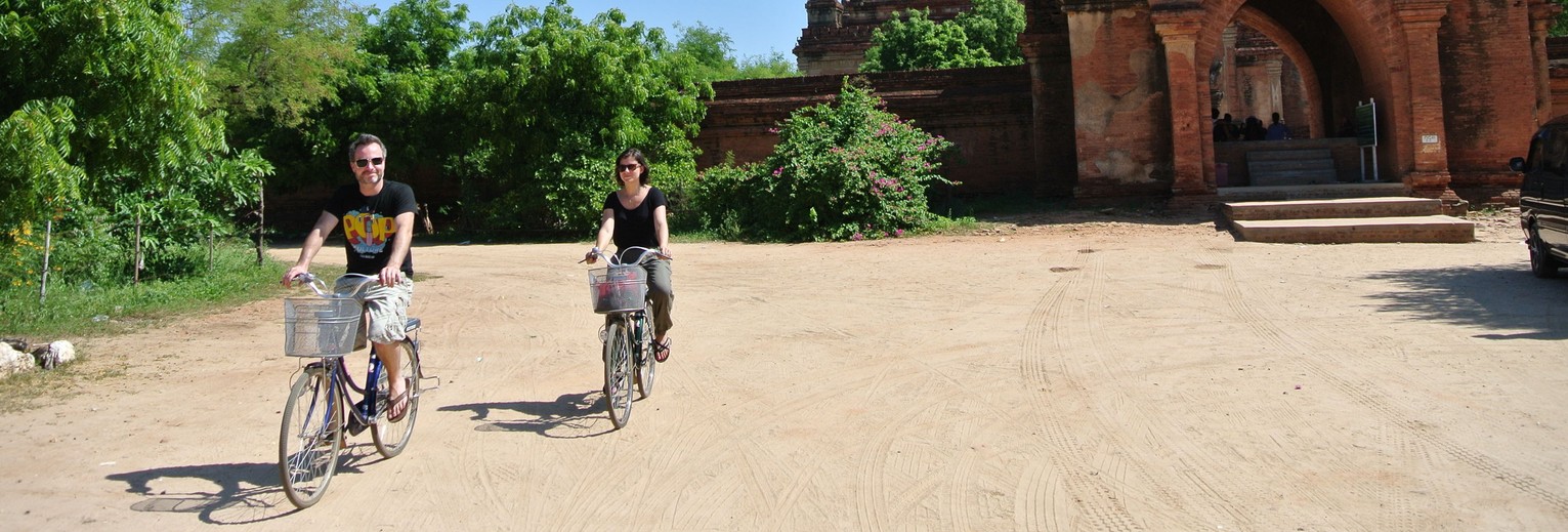 De tempels bij Bagan kunt u ook heel goed per fiets verkennen, Bagan, Myanmar