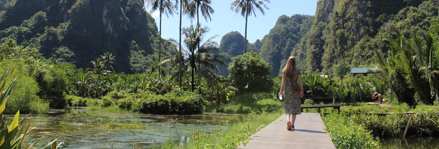 Wandelen door de omgeving van Rammang Rammang Sulawesi