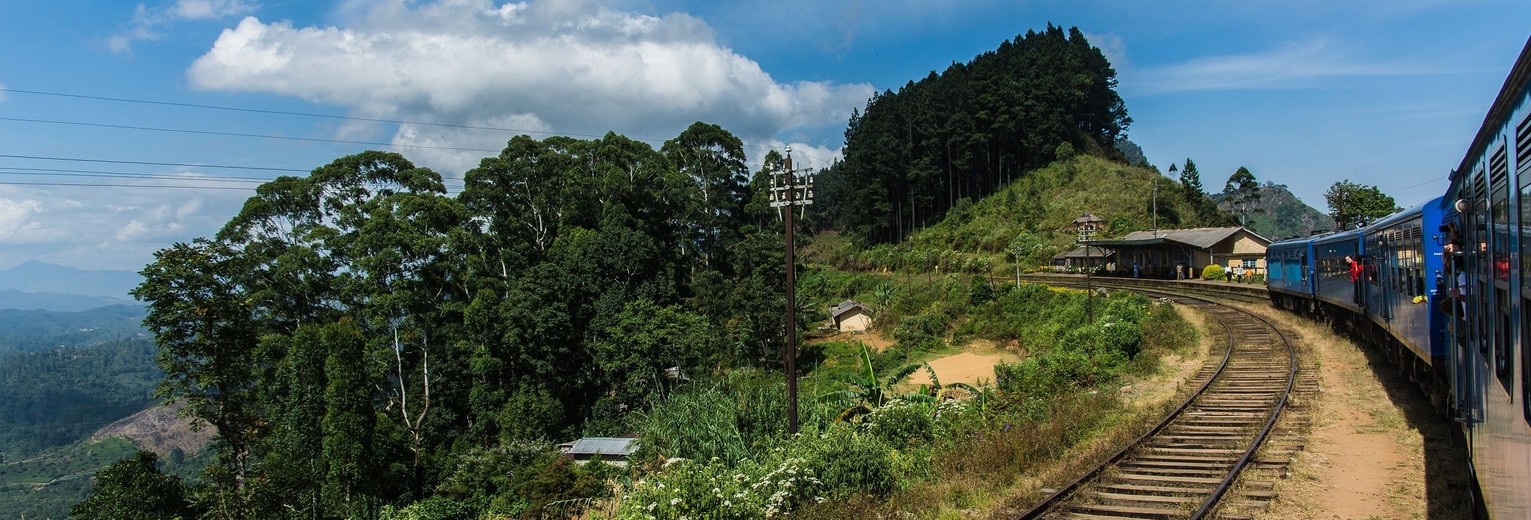 Per trein reizen door Sri Lanka is een waar avontuur!