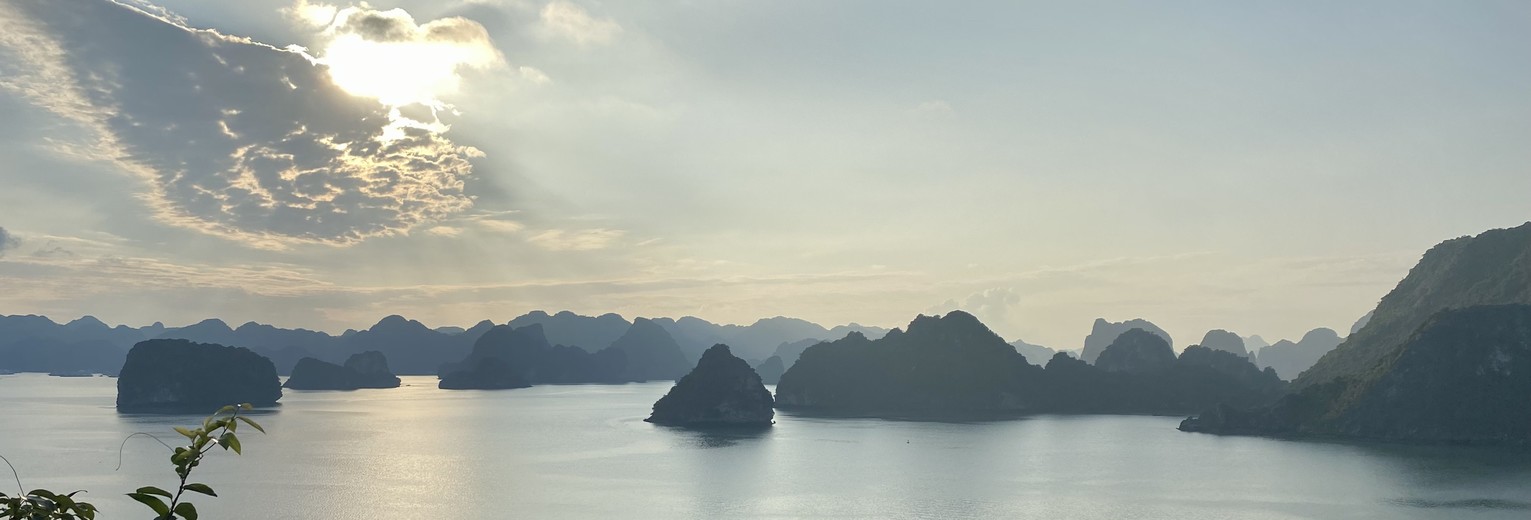 Uitzicht over Halong Bay, Vietnam