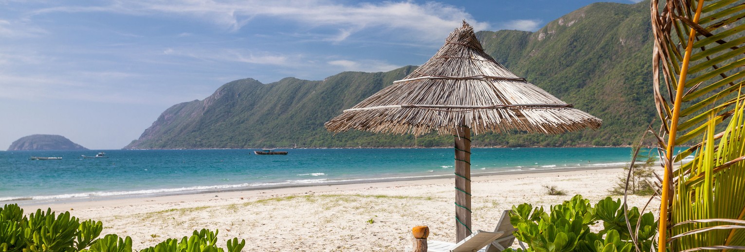 Wit zandstrand bij Mui Ne, Vietnam