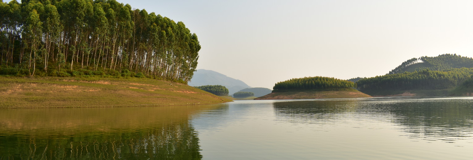 Eilanden in Thác Bà Lake, Vietnam