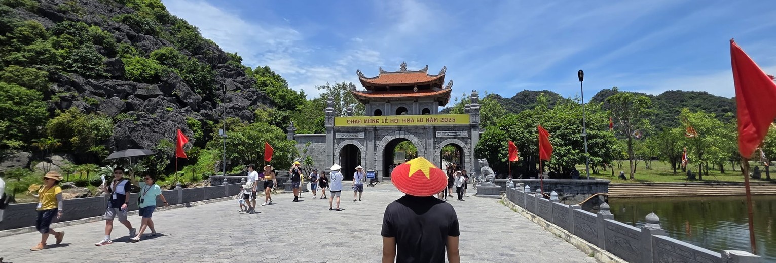 Wandelen door de oude stad Ninh Binh, Vietnam
