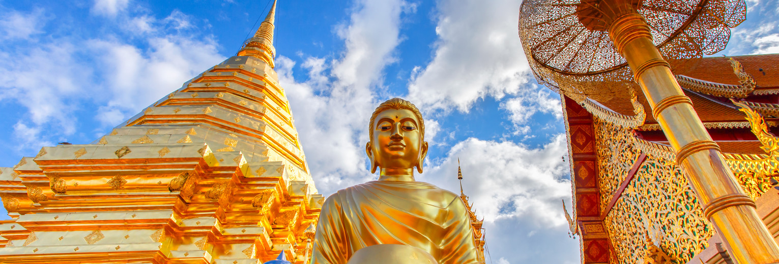 Bezoek zeker een van de mooie tempels in Chiang Mai.