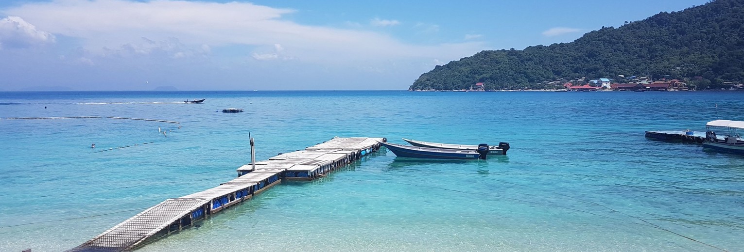 Het helderblauwe water en de witte zandstranden van Pulau Perhentian op West-Maleisië