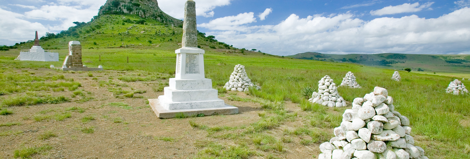 Een gedenkteken van de vele gevechten die hier hebben plaatsgevonden, Zululand, Zuid-Afrika