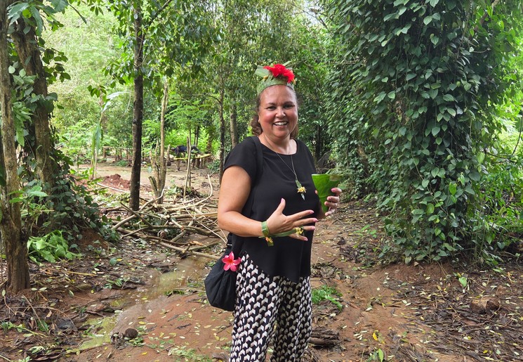 Caroline tijdens de tour op de Spicefarm Caroline tijdens de tour op de Spicefarm