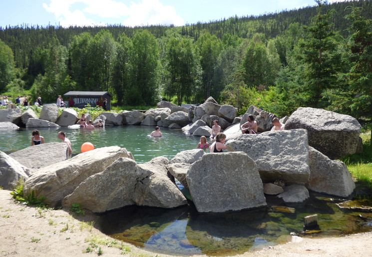 Badderen in de warmwaterbaden van Chena Hotsprings, Alaska, Verenigde Staten