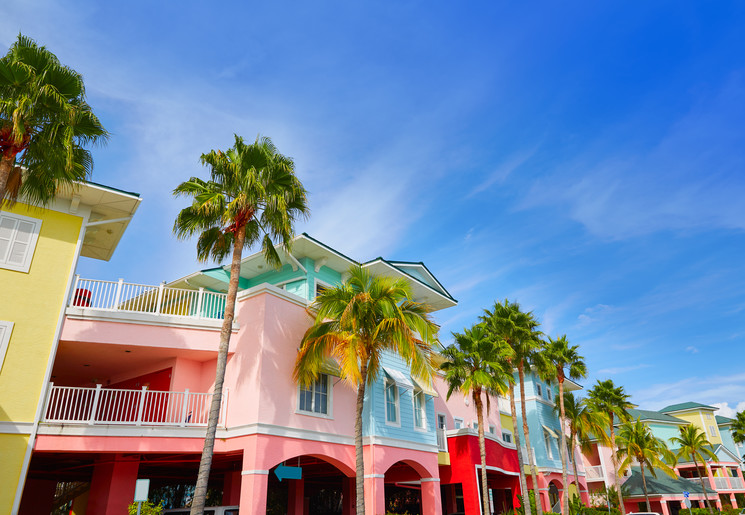 Kleurrijke gebouwen in Fort Myers, Florida