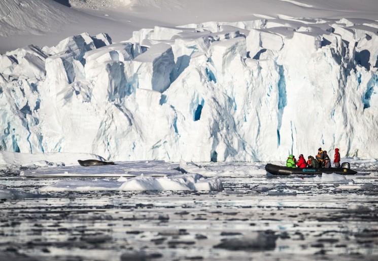 Zodiac-tour-expeditiecruise-Antarctica