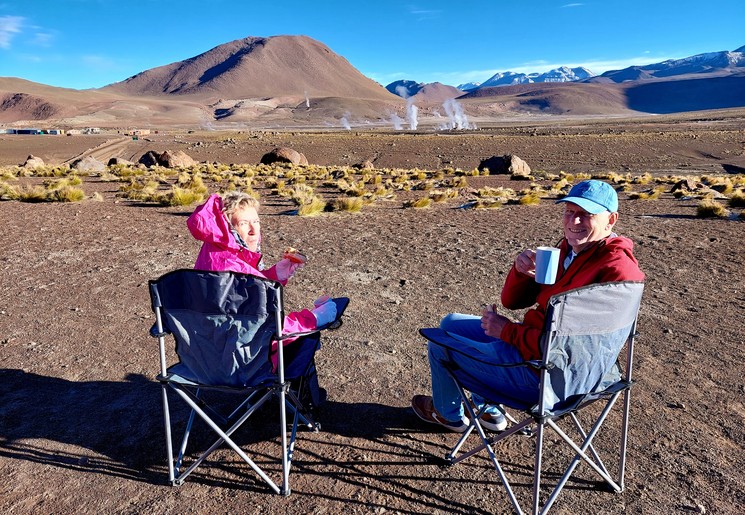 Kopje koffie bij de Atacama geisers in Chili