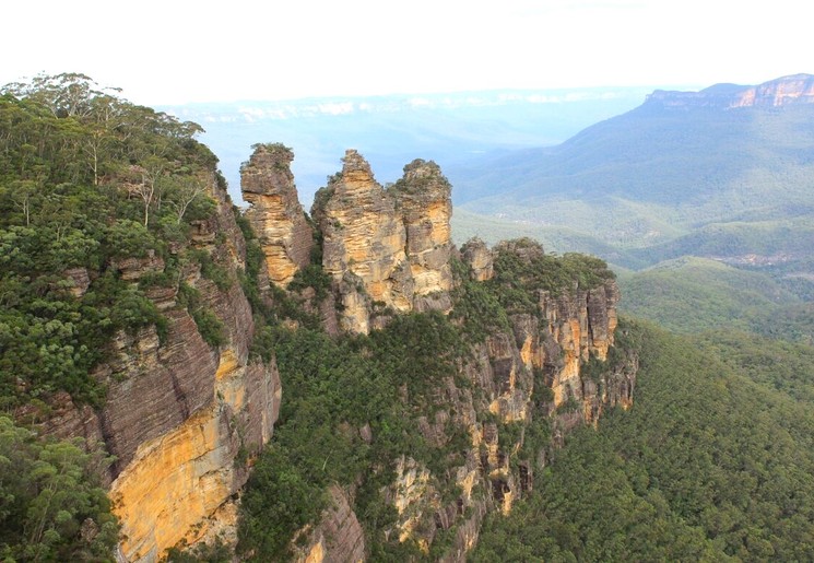 Australië, Blue Mountains met grote begroeide bergen Australië, Blue Mountains met grote begroeide bergen