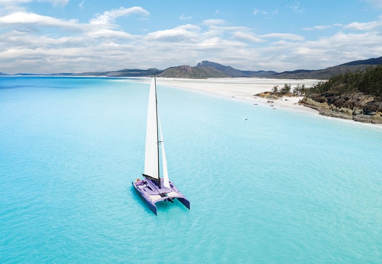 Zeilen langs de paradijselijke Whitsunday eilanden, Australië