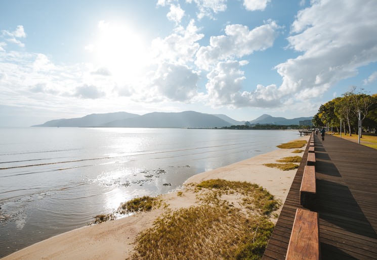 Cairns Esplanade in Cairns, Australië - © Tourism Australia
