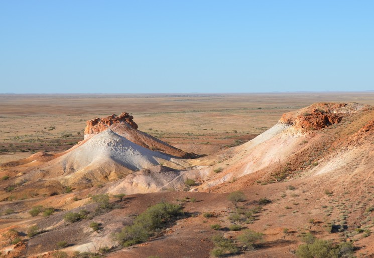 Woestijnlandschap rondom Coober Pedy, Australië
