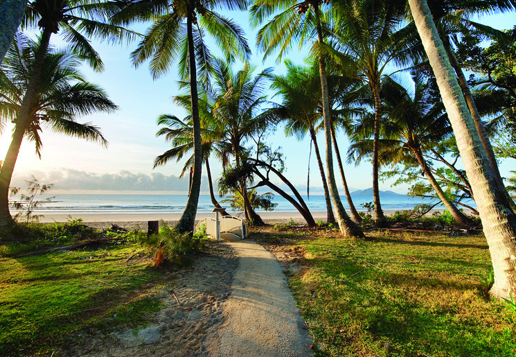 Wandel naar het strand van Mission Beach, Australië