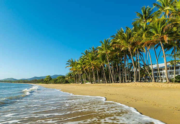 Rust uit op Palm Cove strand in Cairns