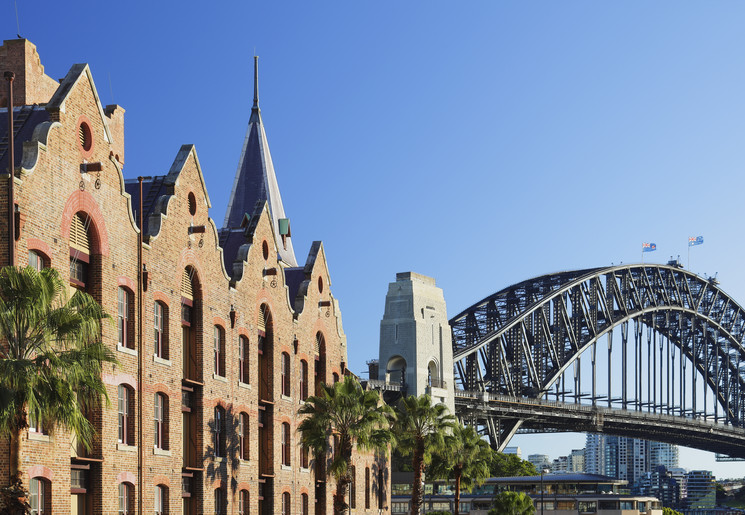 Historische wijk de Rocks met Sydney Harbour Bridge, Australië