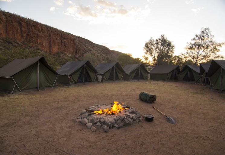 Kamperen in Uluru, Australië - © Tourism Australia