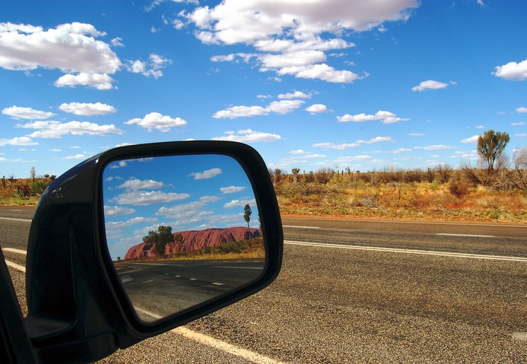 Uluru vanuit de auto