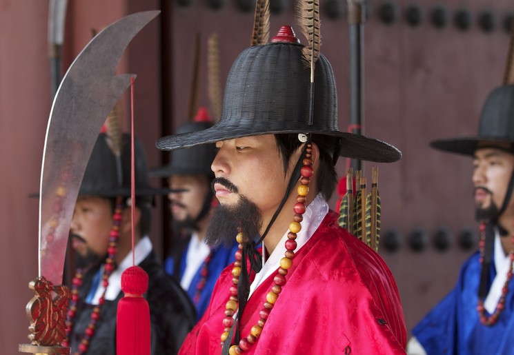 Wachters bij het Gyeongbokkung-paleis in Seoul, Zuid-Korea Wachters bij het Gyeongbokkung-paleis in Seoul, Zuid-Korea