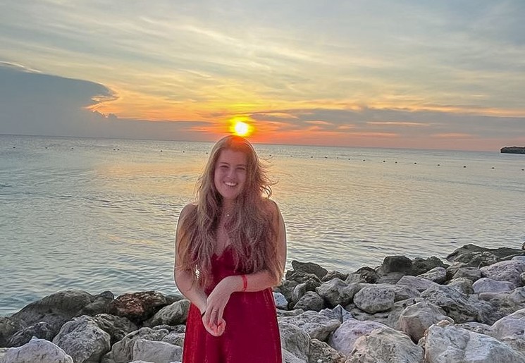 Wendy bij een zonsondergang