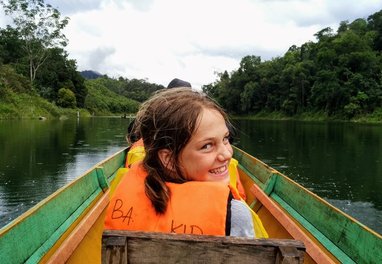 In een bootje in Batang Ai NP
