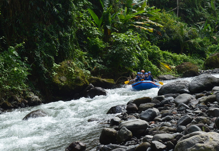 Raften op de rivier in Ubud, Bali