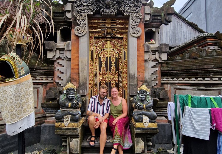 Rowan bij een tempel in Ubud
