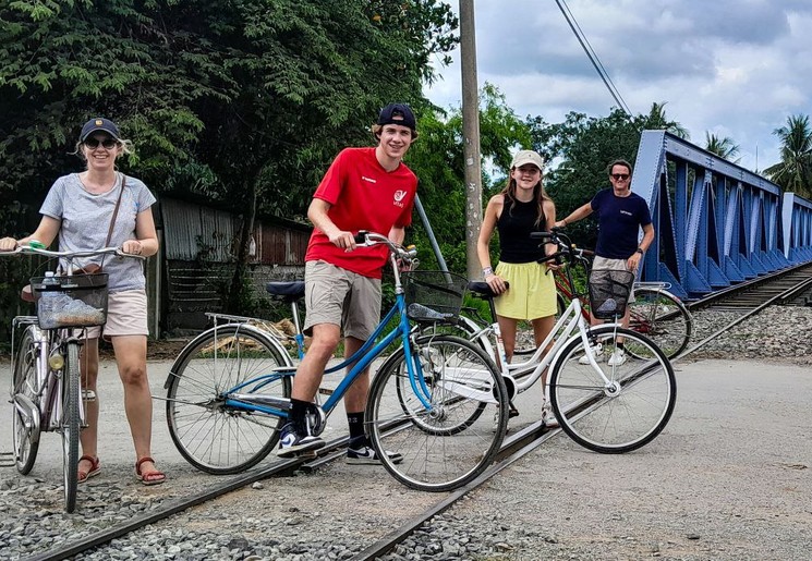 Fietsen in Battambang, Cambodja