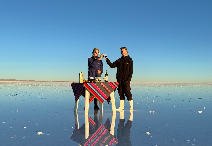 Proosten op Salar de Uyuni, Bolivia