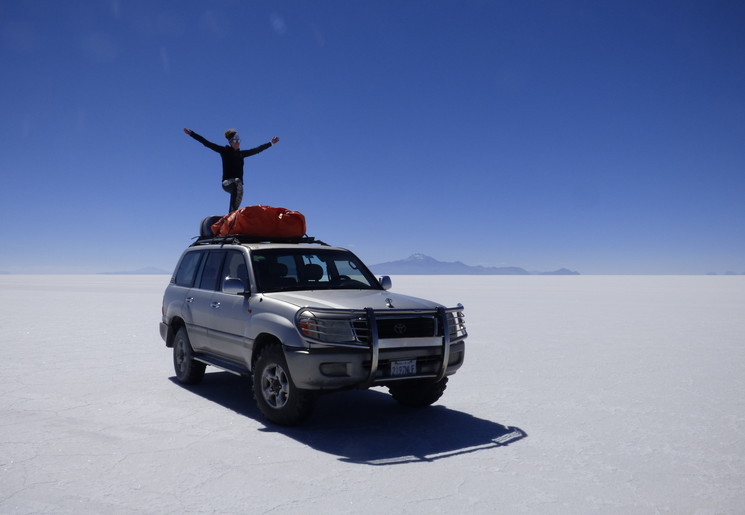 Op de auto in Uyuni, Bolivia