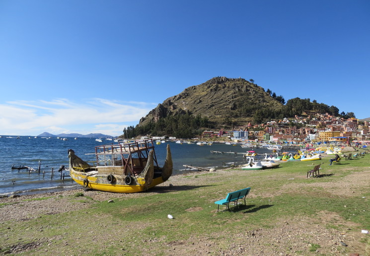 Boten aan het Titicacameer in Copacabana - Bolivia