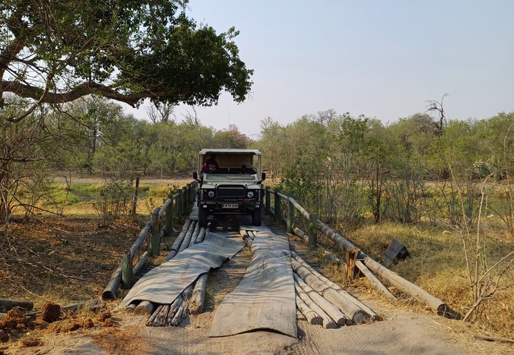 Botswana Auto onderweg Moremi