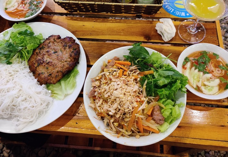 Bún Chả en Bún Thịt Nướng Bún Chả en Bún Thịt Nướng