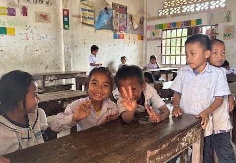 Neem een kijkje op een school in de buurt om kennis te maken met de lokale kinderen Neem een kijkje op een school in de buurt om kennis te maken met de lokale kinderen